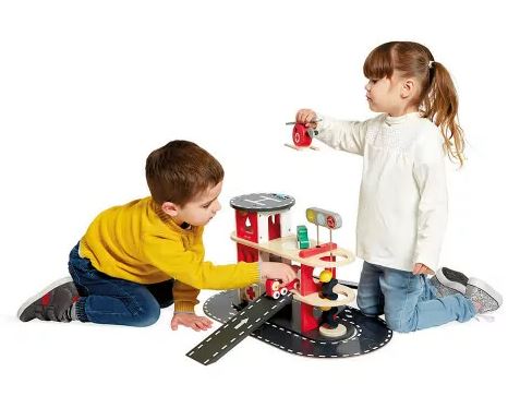 Die Sirene ertönt, lassen Sie die Feuerwehr vorbei